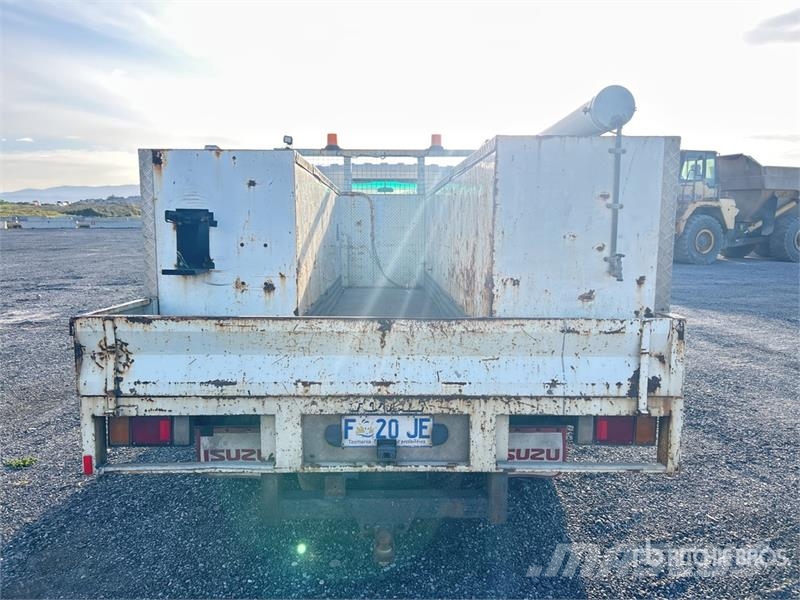 Isuzu NQR 450 4x2 Service Truck مركبات الأغراض العامة