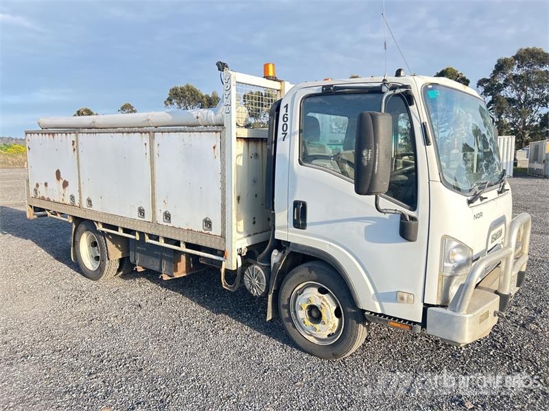Isuzu NQR 450 4x2 Service Truck مركبات الأغراض العامة