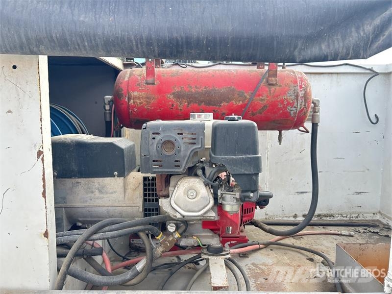 Isuzu NQR 450 4x2 Service Truck (Inoperable) مركبات الأغراض العامة