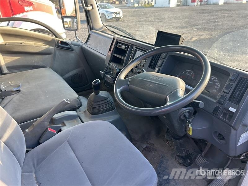 Isuzu NQR 450 4x2 Service Truck مركبات الأغراض العامة