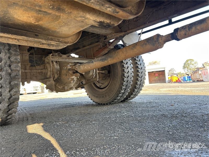 Isuzu Palfinger PE14000BX 2610 kg Knuckle Boom on Isuzu Truck mounted cranes
