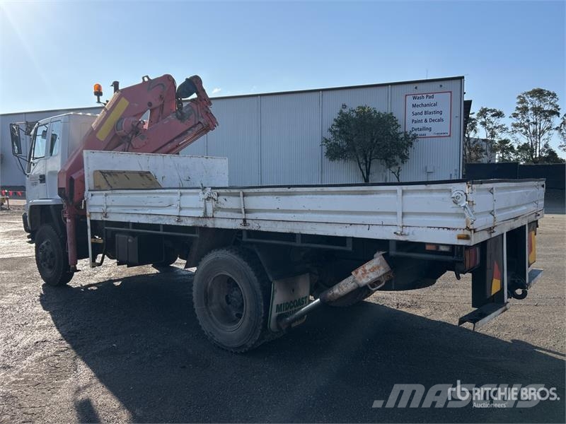 Isuzu Palfinger PE14000BX 2610 kg Knuckle Boom on Isuzu Truck mounted cranes