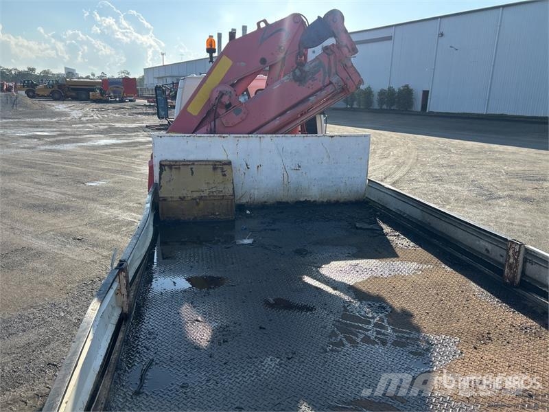 Isuzu Palfinger PE14000BX 2610 kg Knuckle Boom on Isuzu Truck mounted cranes