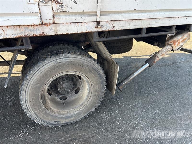 Isuzu Palfinger PE14000BX 2610 kg Knuckle Boom on Isuzu Truck mounted cranes