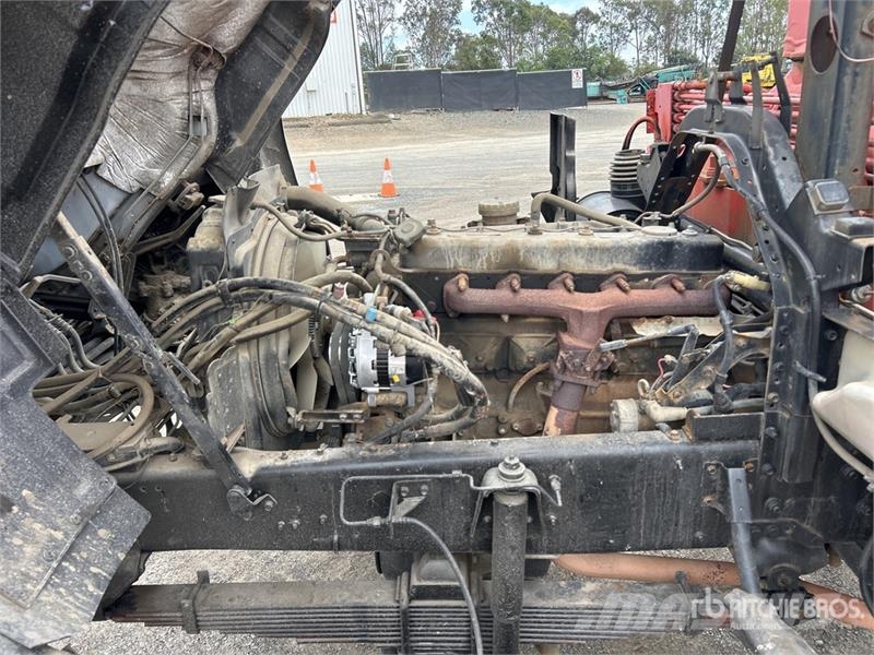 Isuzu Palfinger PE14000BX 2610 kg Knuckle Boom on Isuzu Truck mounted cranes