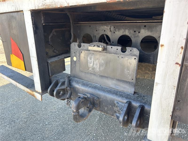 Isuzu Palfinger PE14000BX 2610 kg Knuckle Boom on Isuzu Truck mounted cranes