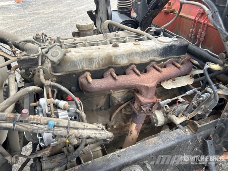 Isuzu Palfinger PE14000BX 2610 kg Knuckle Boom on Isuzu Truck mounted cranes