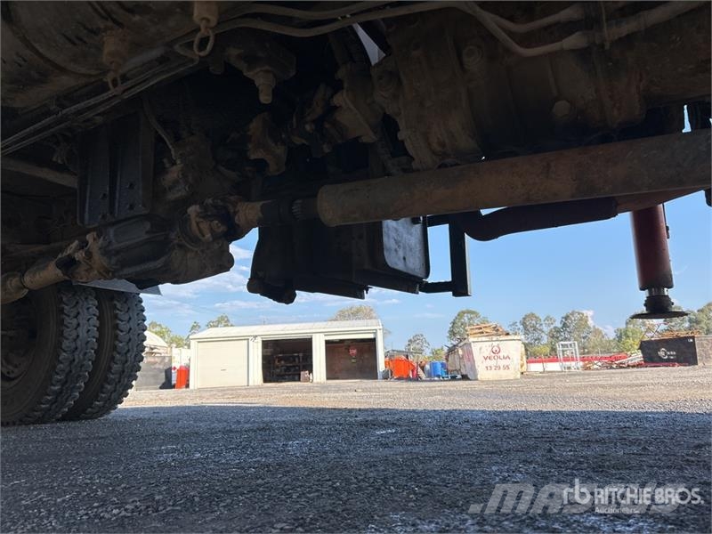 Isuzu Palfinger PE14000BX 2610 kg Knuckle Boom on Isuzu Truck mounted cranes