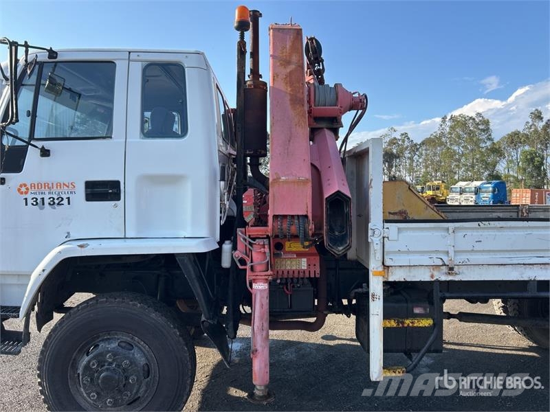 Isuzu Palfinger PE14000BX 2610 kg Knuckle Boom on Isuzu Truck mounted cranes