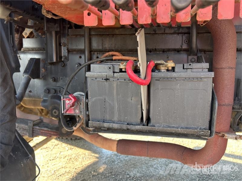 Isuzu Palfinger PE14000BX 2610 kg Knuckle Boom on Isuzu Truck mounted cranes
