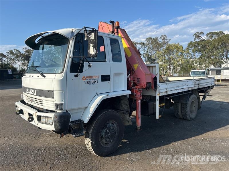 Isuzu Palfinger PE14000BX 2610 kg Knuckle Boom on Isuzu Truck mounted cranes