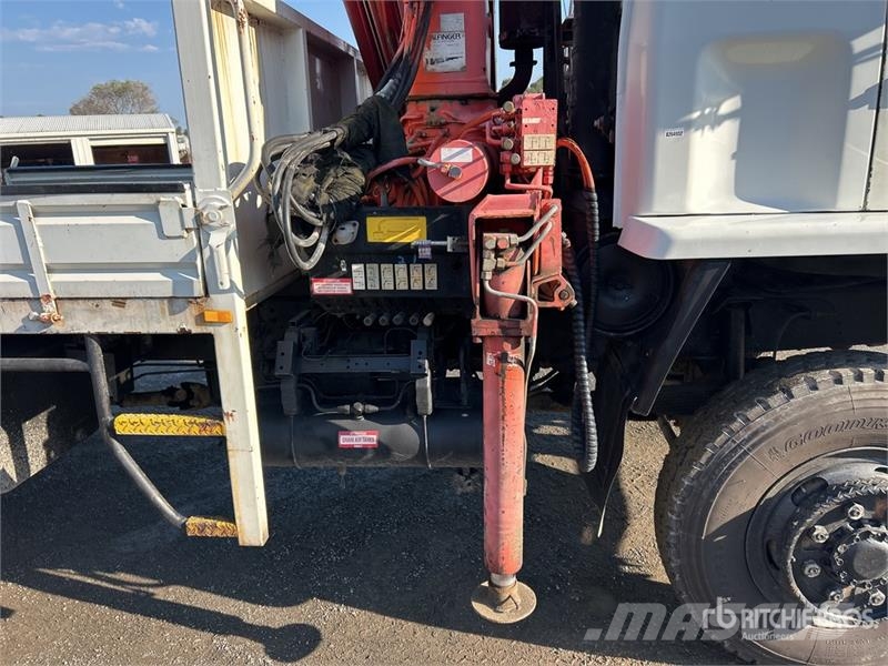 Isuzu Palfinger PE14000BX 2610 kg Knuckle Boom on Isuzu Truck mounted cranes