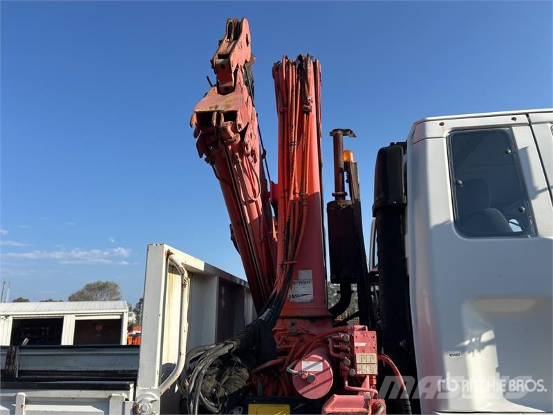 Isuzu Palfinger PE14000BX 2610 kg Knuckle Boom on Isuzu Truck mounted cranes