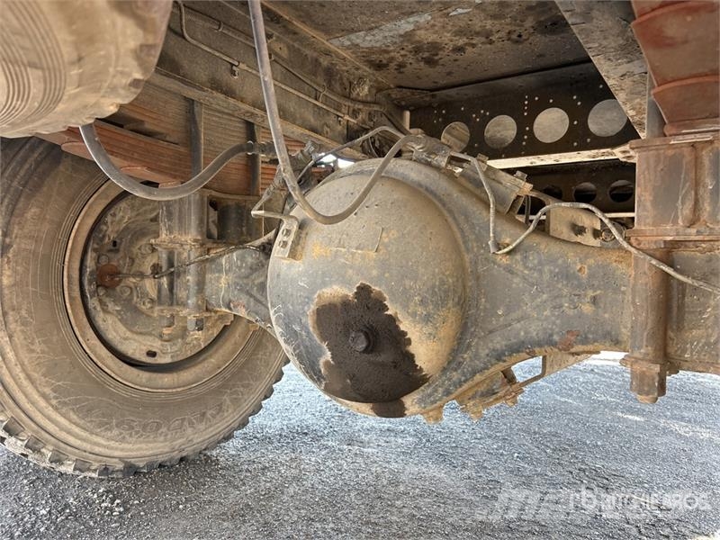 Isuzu Palfinger PE14000BX 2610 kg Knuckle Boom on Isuzu Truck mounted cranes
