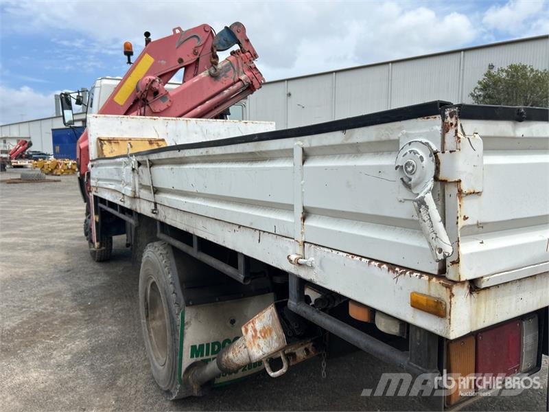 Isuzu Palfinger PE14000BX 2610 kg Knuckle Boom on Isuzu Truck mounted cranes