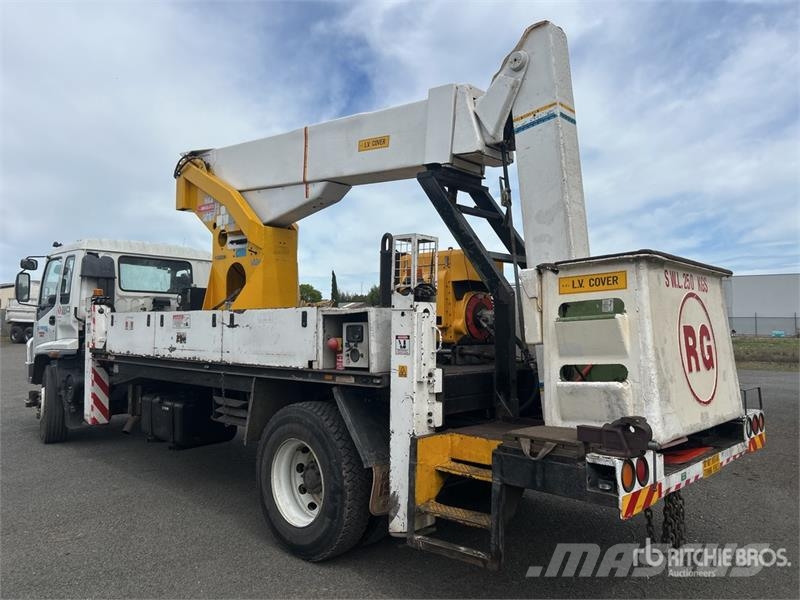 Isuzu Redmond Gary TF16M 16 m on Isuzu FVD950 4x2 Bucke LKW-Arbeitsbühnen