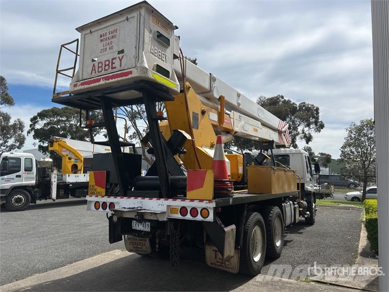 Isuzu Simon-Abbey SP550/75 on Isuzu 1400 6x4 Bucket Tru Nostolava-autot