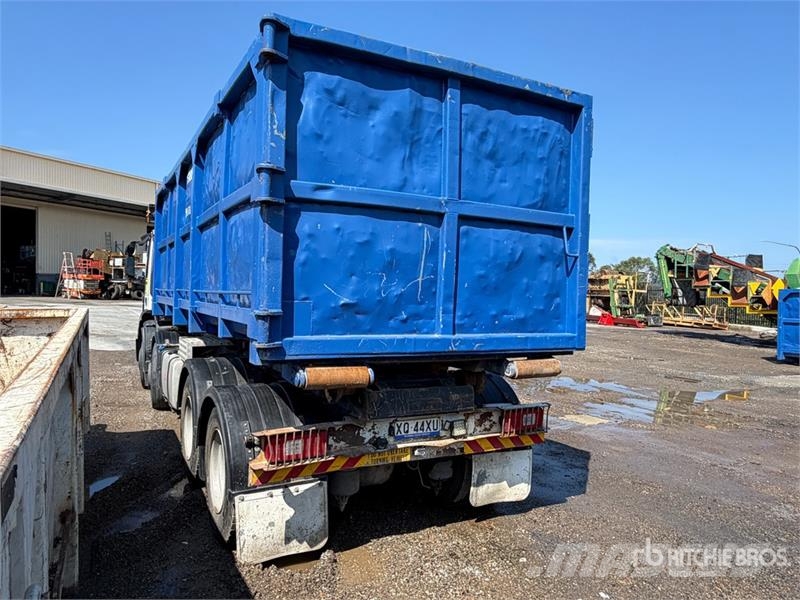 Iveco AD 460 Stralis 8x4 Hooklift Truck شاحنات الرافعات الخطافية