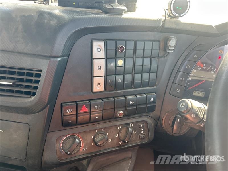 Iveco Stralis 450 8x4 Cab and Chassis Kabine i unutrašnjost