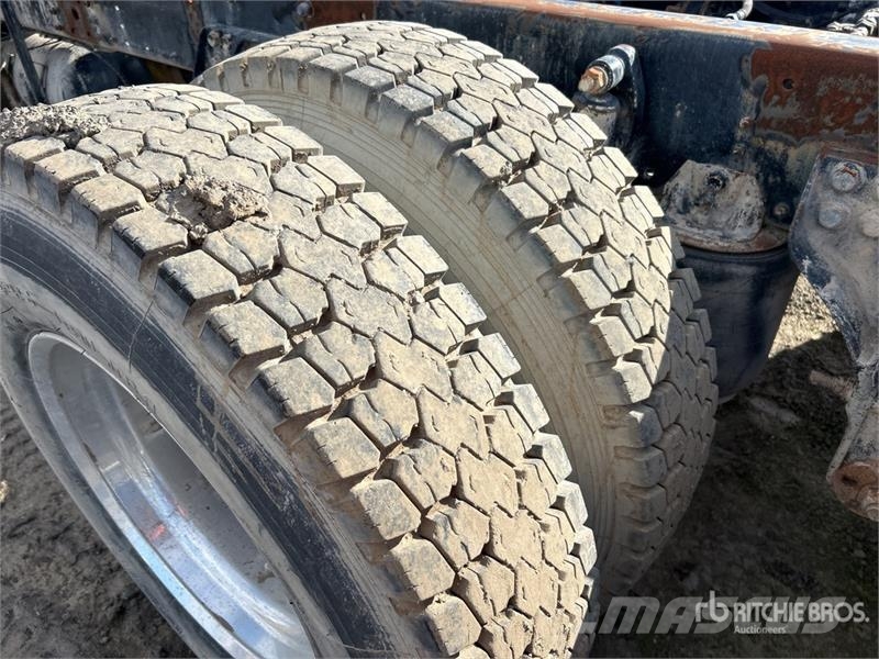 Iveco Stralis 450 8x4 Cab and Chassis Kabine i unutrašnjost