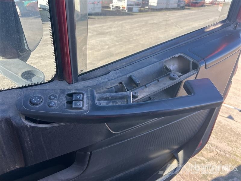 Iveco Stralis 450 8x4 Cab and Chassis Kabine i unutrašnjost