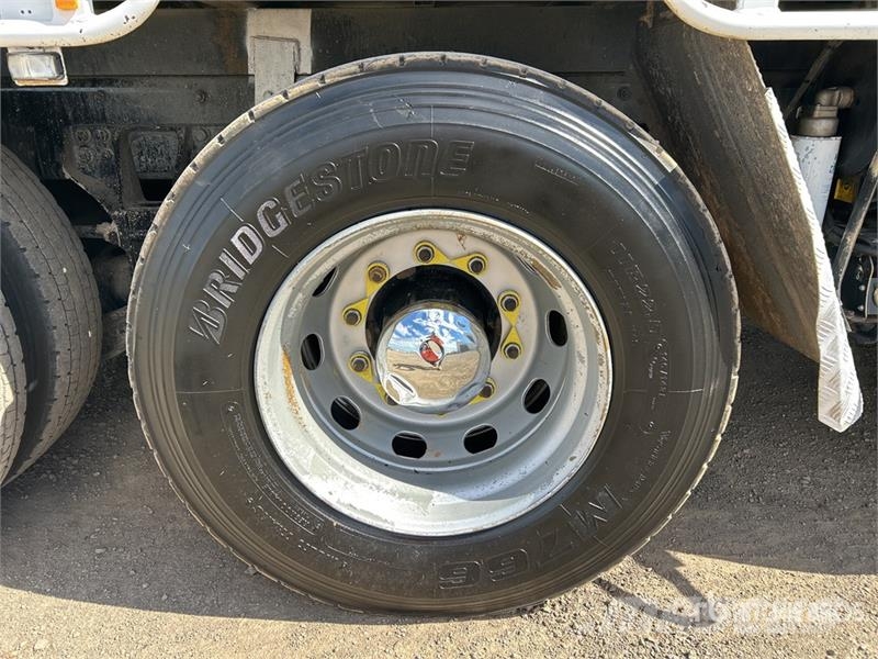 Iveco Stralis 500 8x4 Twin-Steer Flatbed Truck 平板式/側卸式卡車