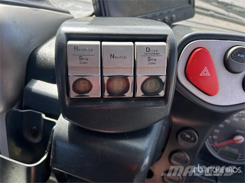 Iveco Stralis AD 450 8x4 Twin-Steer Cab and Chassis Cabine en interieur