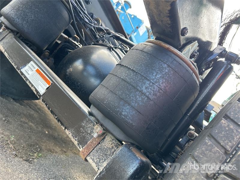 Iveco Stralis AD 450 8x4 Twin-Steer Cab and Chassis Cabine en interieur