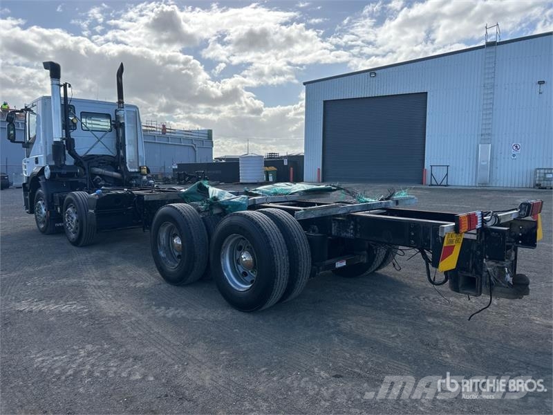 Iveco Stralis AD 450 8x4 Twin-Steer Cab and Chassis Cabine en interieur
