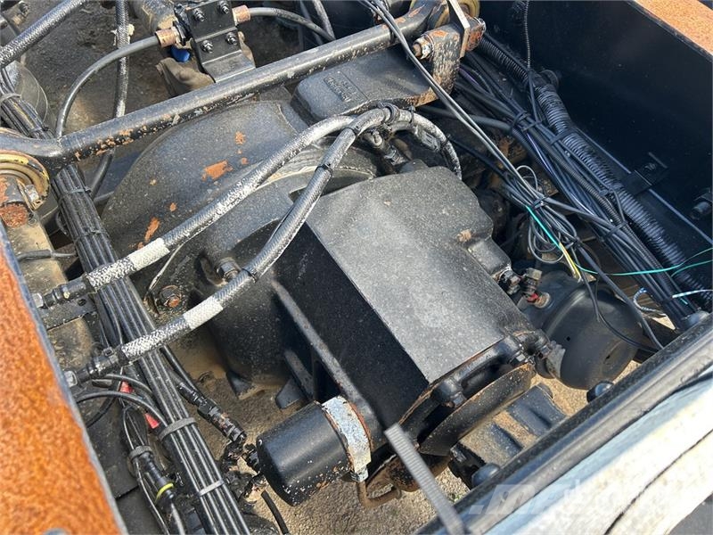 Iveco Stralis AD 450 8x4 Twin-Steer Cab and Chassis Cabine en interieur