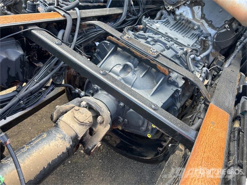 Iveco Stralis AD 450 8x4 Twin-Steer Cab and Chassis Cabine en interieur