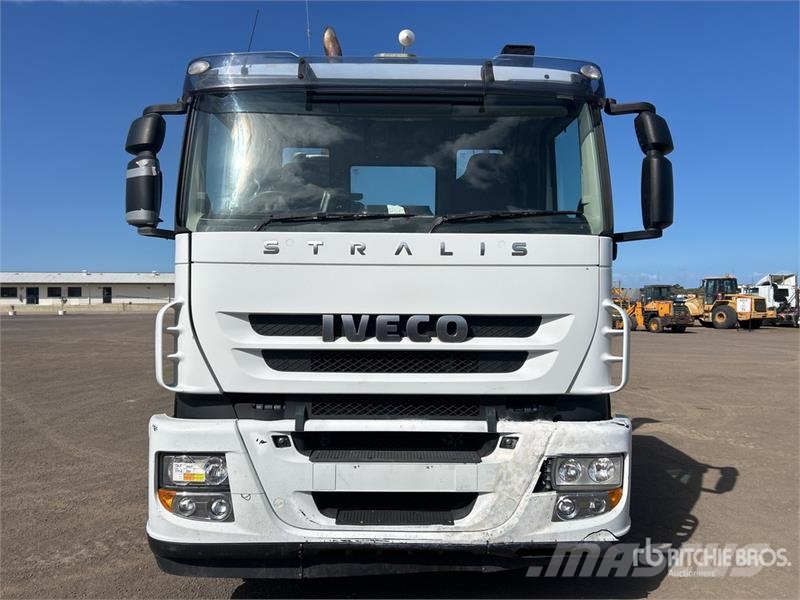 Iveco Stralis AD 450 8x4 Twin-Steer Cab and Chassis Cabine en interieur