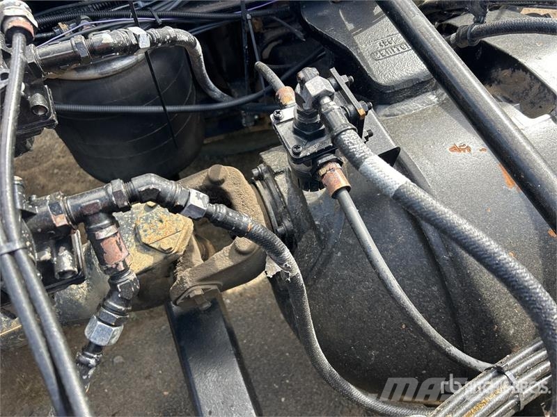 Iveco Stralis AD 450 8x4 Twin-Steer Cab and Chassis Cabine en interieur