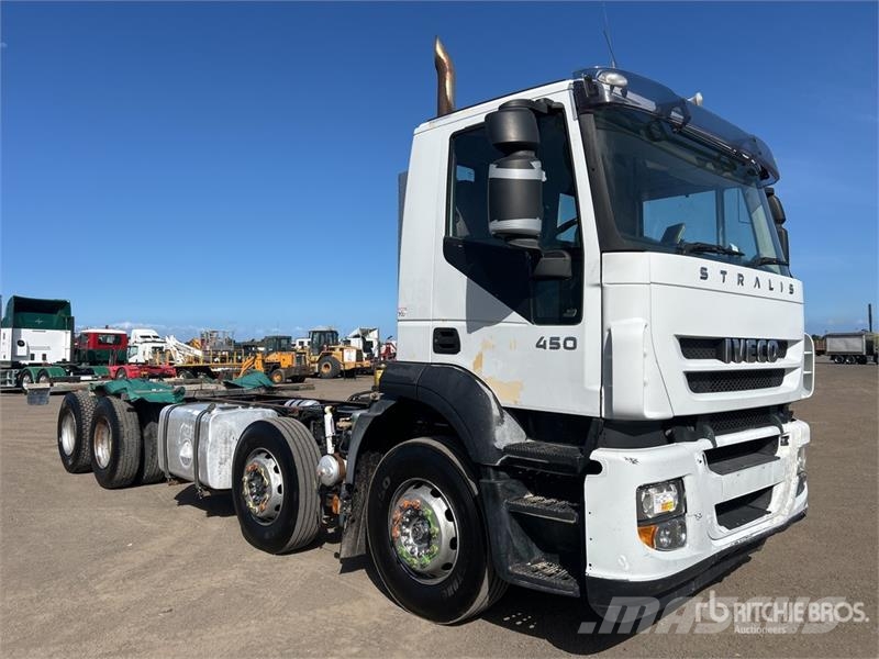 Iveco Stralis AD 450 8x4 Twin-Steer Cab and Chassis Cabine en interieur