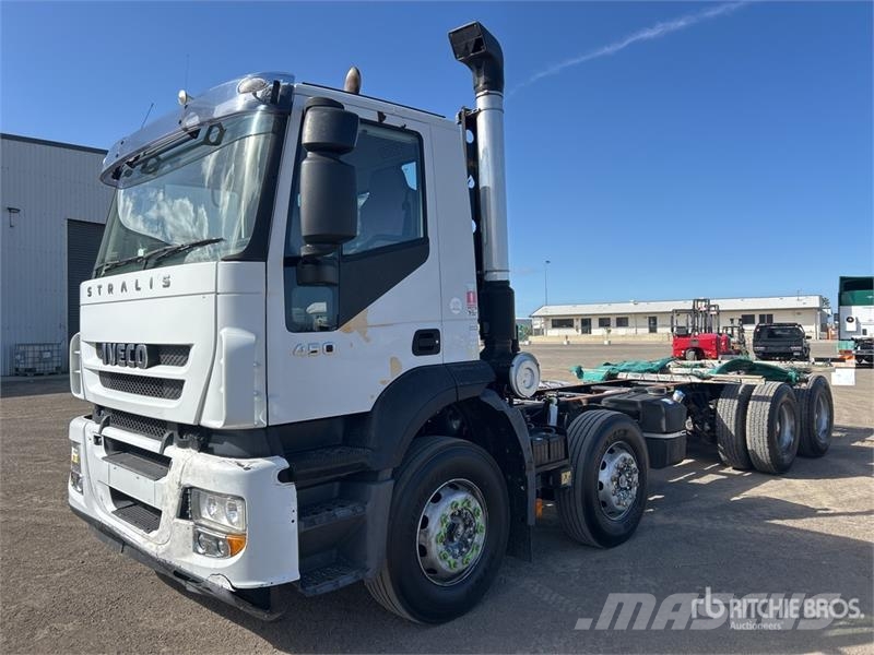 Iveco Stralis AD 450 8x4 Twin-Steer Cab and Chassis Cabine en interieur