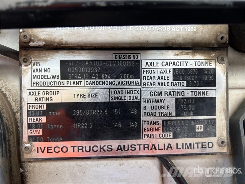 Iveco Stralis AD 450 8x4 Twin-Steer Cab and Chassis Cabine en interieur