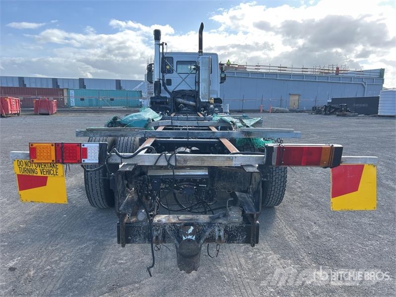 Iveco Stralis AD 450 8x4 Twin-Steer Cab and Chassis Cabine en interieur