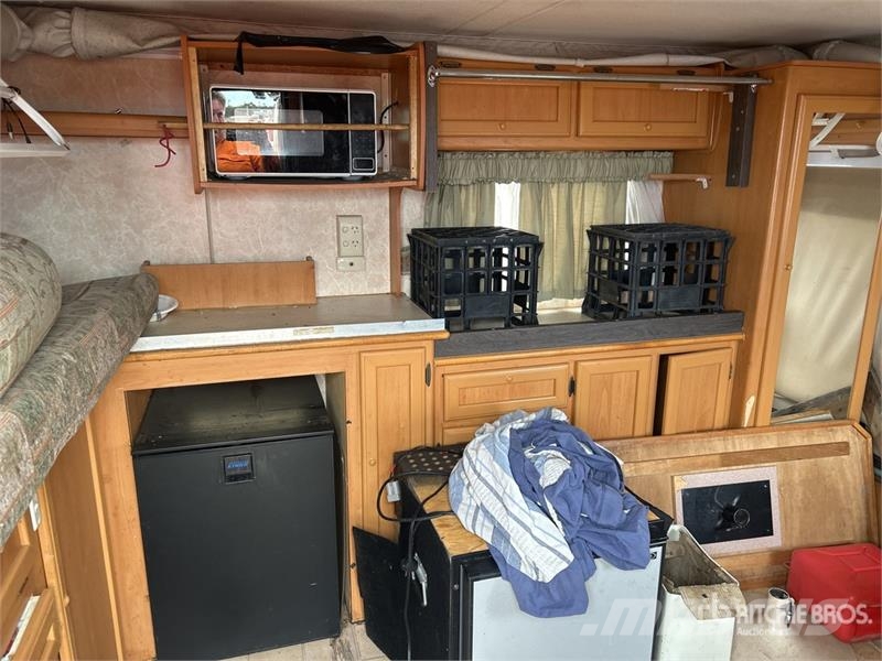 Jayco Freedom 3.7 m x 2.3 m 4 Person Pop Top Truck Mount Kitos priekabos