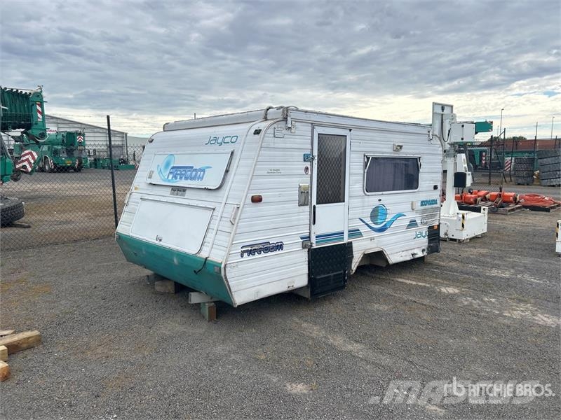 Jayco Freedom 3.7 m x 2.3 m 4 Person Pop Top Truck Mount Kitos priekabos