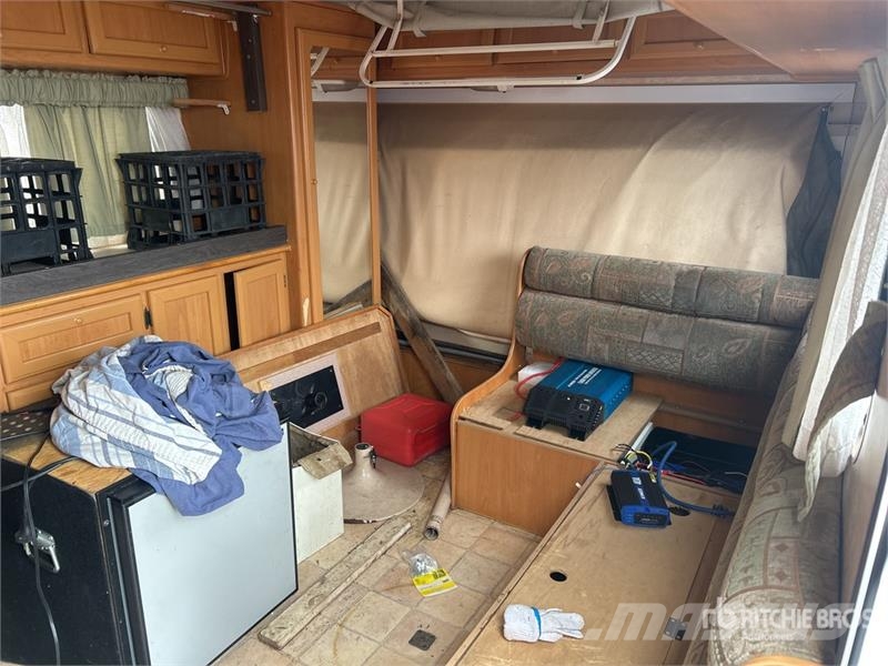 Jayco Freedom 3.7 m x 2.3 m 4 Person Pop Top Truck Mount Kitos priekabos