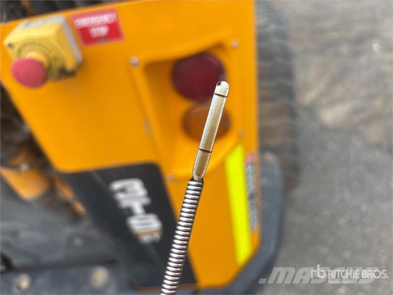 JCB 3TS-8T Two-Speed Compact Track Loader لوادر انزلاقية التوجيه