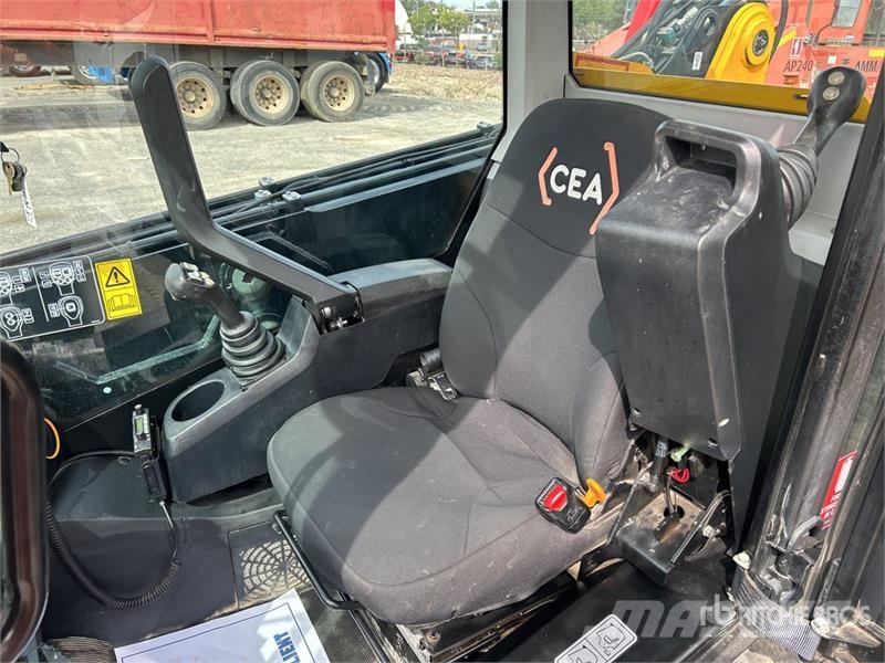 JCB 3TS-8T Two-Speed Compact Track Loader Chargeuse compacte
