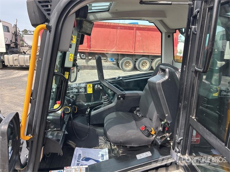 JCB 3TS-8T Two-Speed Compact Track Loader Chargeuse compacte