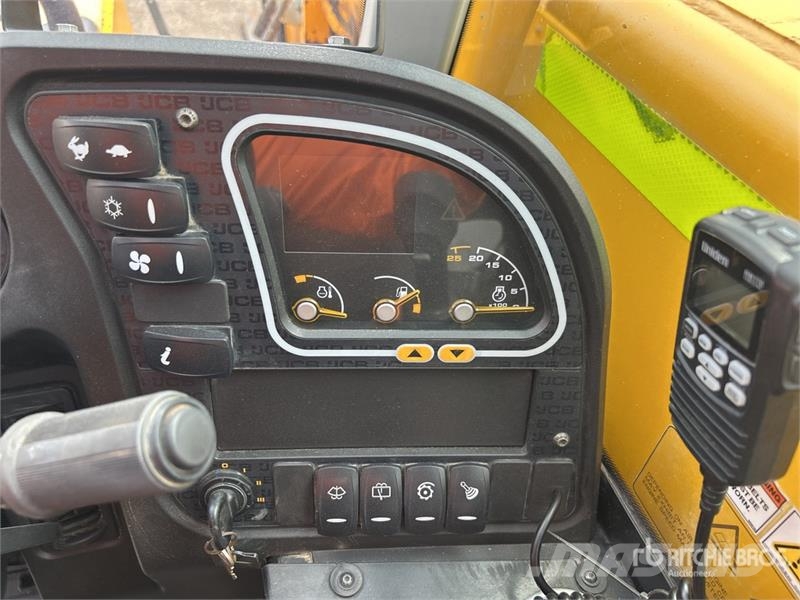 JCB 525-60 伸缩臂叉装车|叉装车