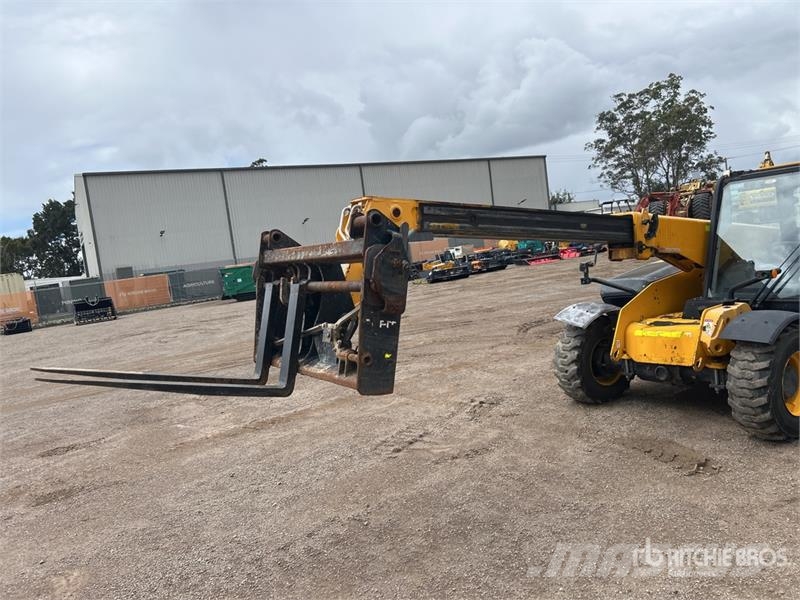 JCB 525-60 伸缩臂叉装车|叉装车