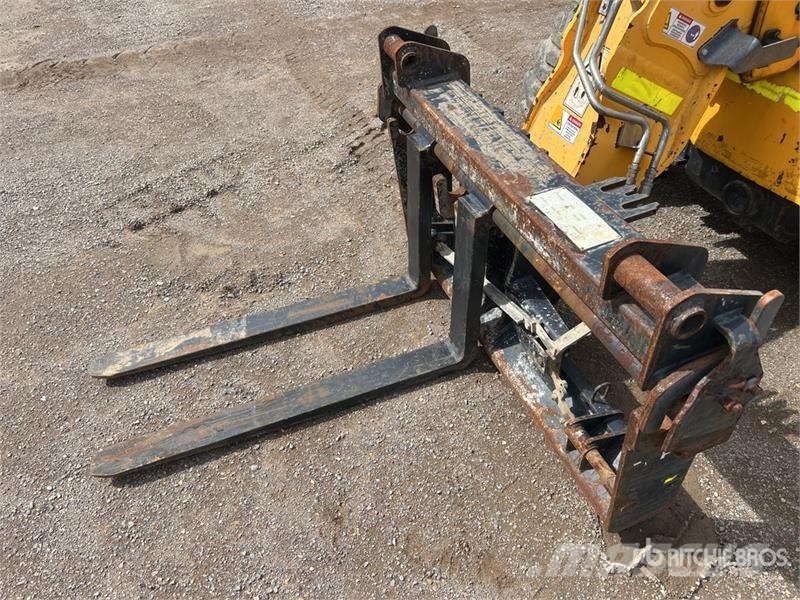 JCB 525-60 伸缩臂叉装车|叉装车