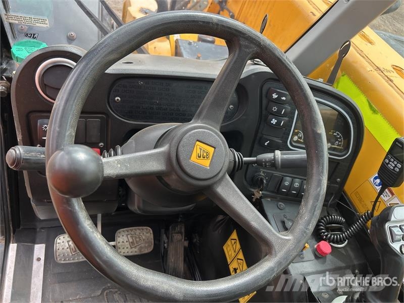 JCB 525-60 伸缩臂叉装车|叉装车