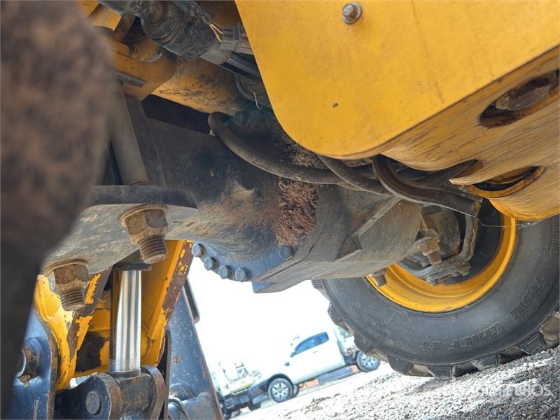 JCB 525-60 伸缩臂叉装车|叉装车