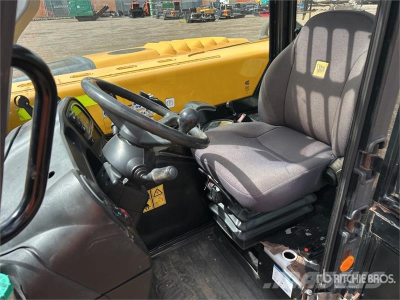 JCB 525-60 伸缩臂叉装车|叉装车