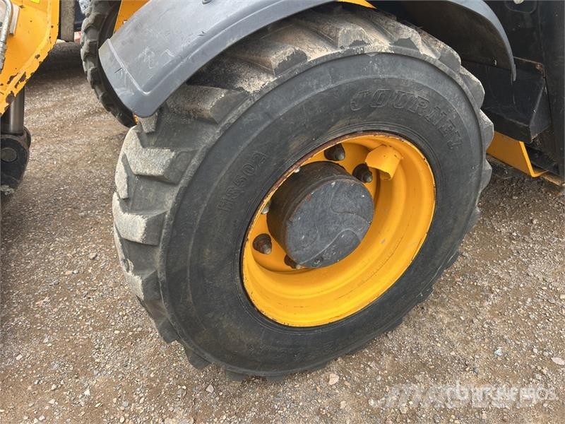 JCB 525-60 伸缩臂叉装车|叉装车